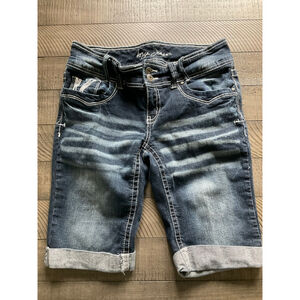 Ariya Jeans Women’s Bermuda Shorts Size 11/12 Dark Wash Denim Cuffed Embroidered